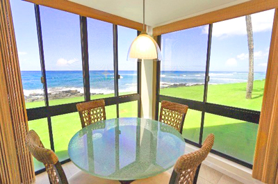 Kauai Oceanfront Condo - dining area