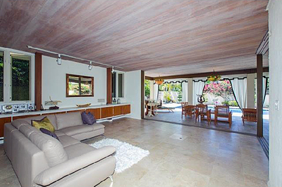 829 Kealaolu Avenue Honolulu - living room