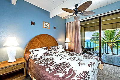 oceanfront condo at Kona Bali Kai - bedroom