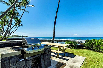 oceanfront condo at Kona Bali Kai - bbq