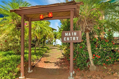 hilltop Kauai property - entrance