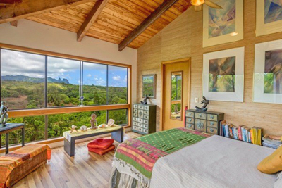 hilltop Kauai property - bedroom