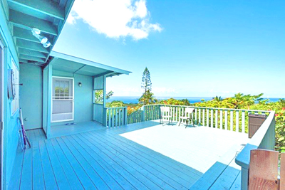 Queen Liliuokalani Village Home - deck with ocean view